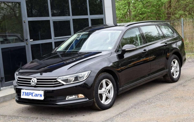 Volkswagen Passat cena 62900 przebieg: 152000, rok produkcji 2019 z Piława Górna małe 379